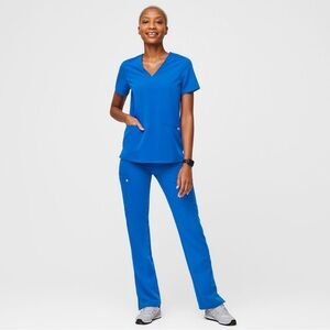 Women’s Figs Casma Three-Pocket Scrub Top and Basic Scrub Pants